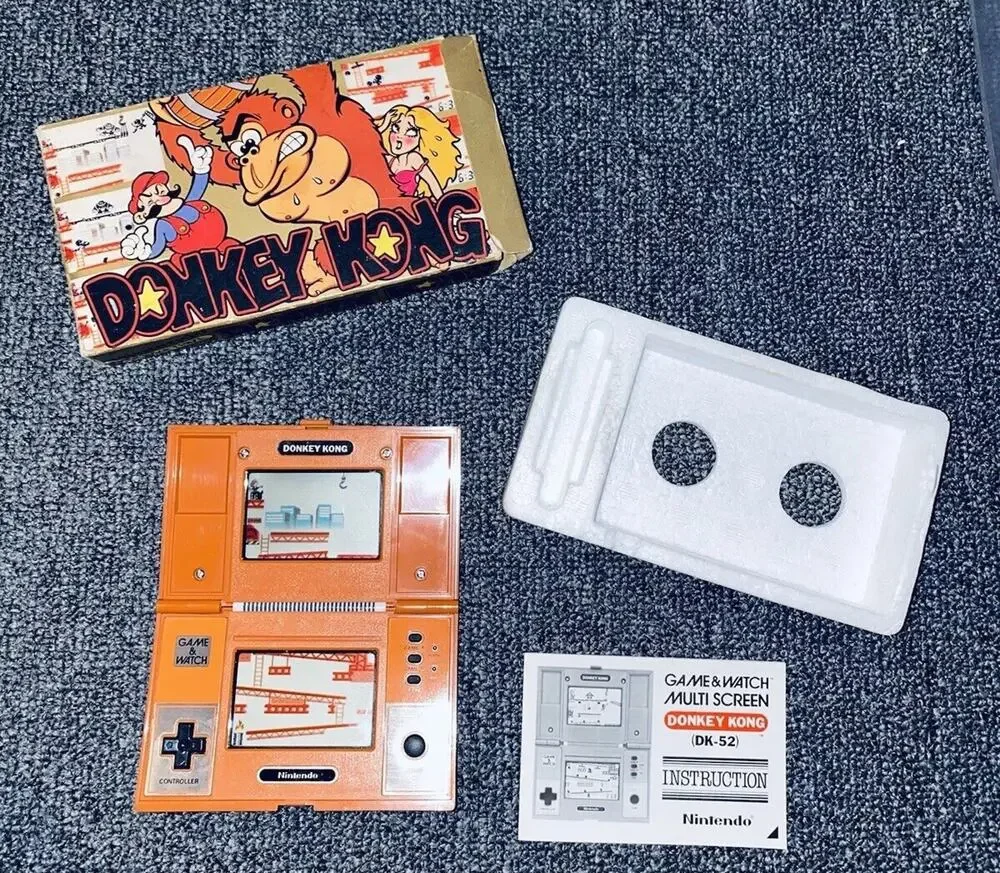 Donkey Kong Nintendo POCKETSIZE Game and Watch DK-52 1982 Original In Box 80s